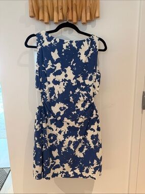 Abercrombie & Fitch Navy and White Floral Sleeveless Shift Dress